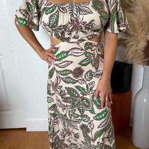 Used, Zara Beige/Green Ankle Length , Aline Skirt, Open Back , Size Medium